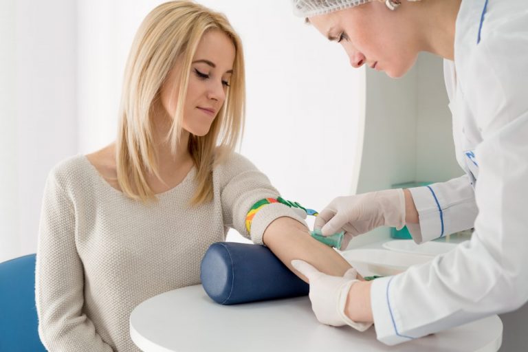 Có nên học Xét nghiệm Y học không, Cơ hội việc làm trong tương lai thế nào?